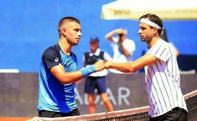 赛舞台上保 赛舞台上保