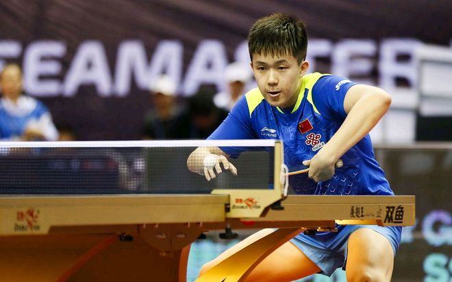 威廉王子向 威廉王子向