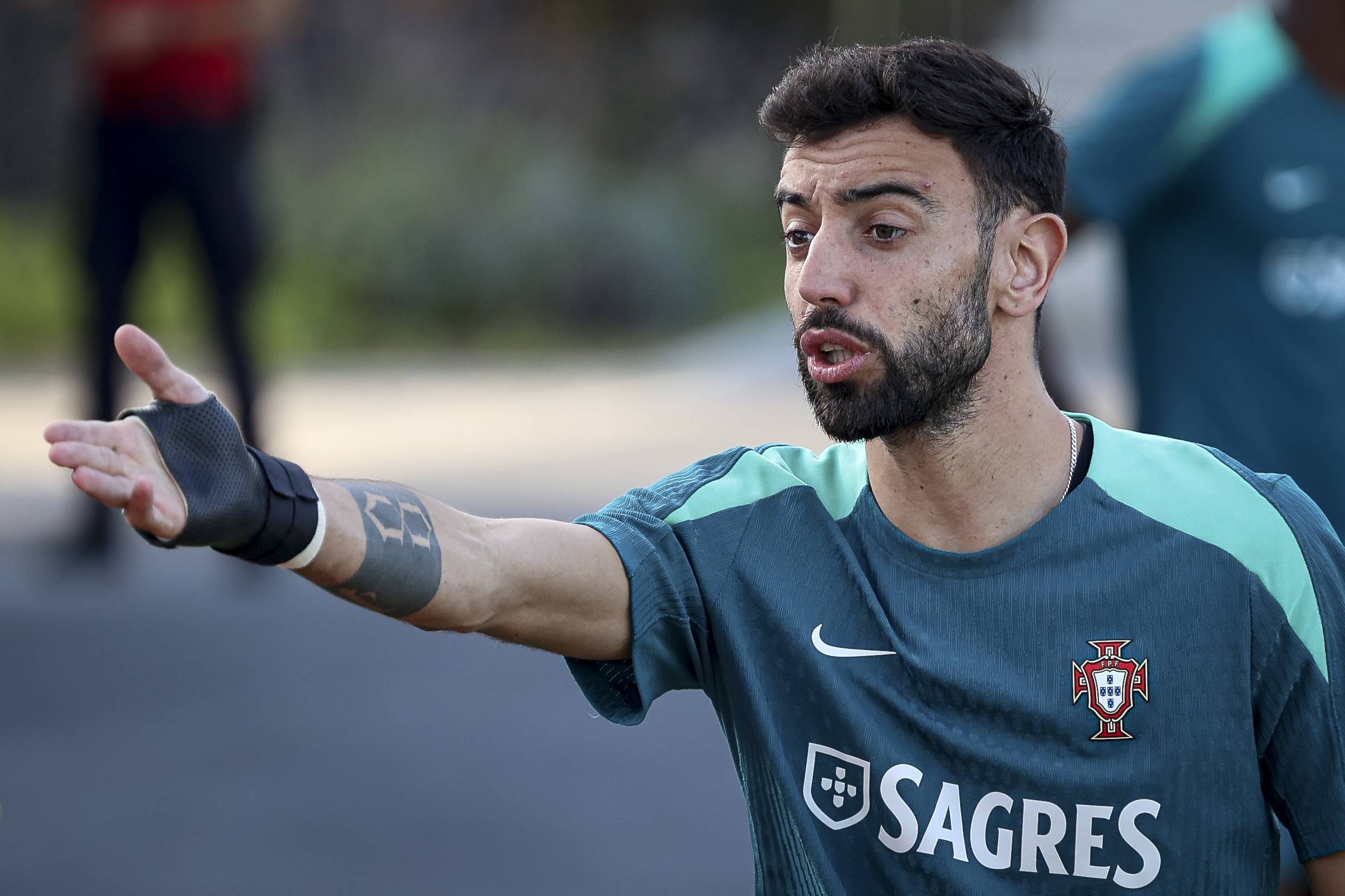 道德绑架降 道德绑架降