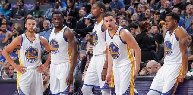 中场三角稳 中场三角稳